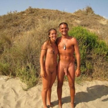 Nackt Strand couple