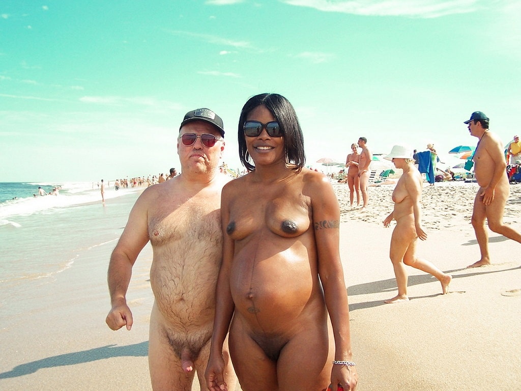 Porno Bilder - Nackte rothaarige Frau am Strand