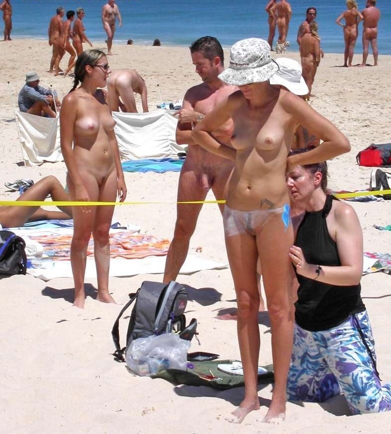 Frauen nackt in öffentlichkeit