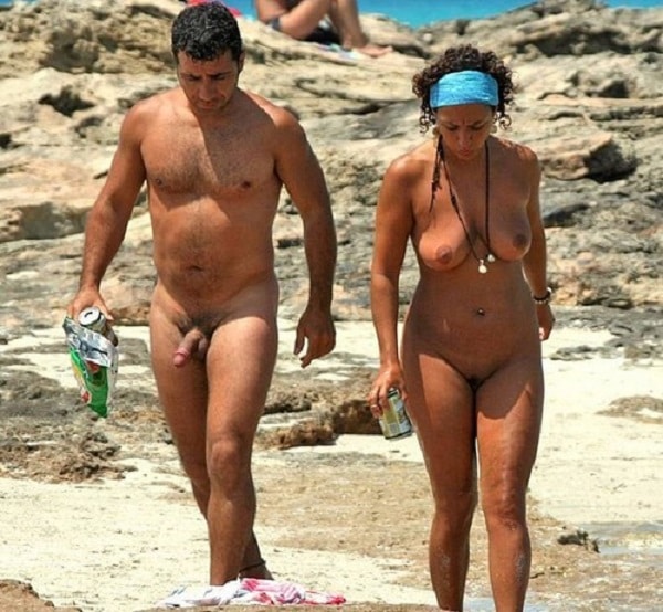Am strand nackt erektion Nudisten